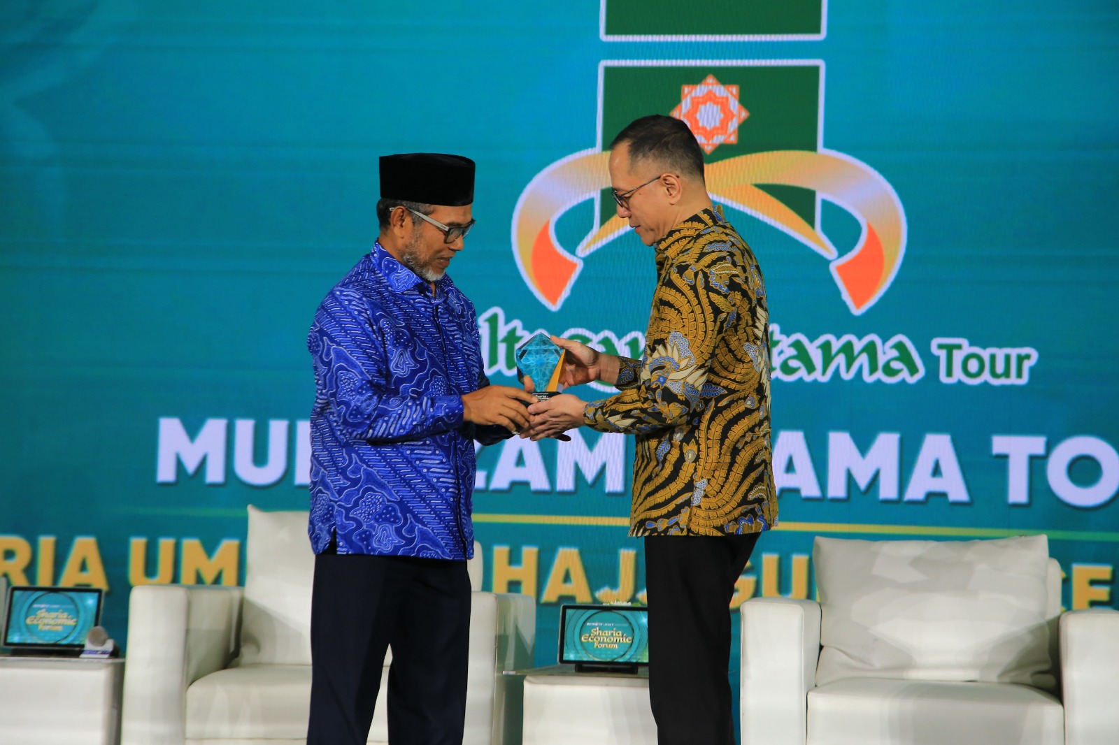 Multazam Utama Tour Raih Penghargaan Sharia Umroh & Hajj Guidance Excellence dari Metro TV